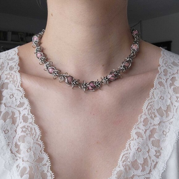 Fairy princess pink barbwire chain mail necklace with a small silver chain - Picture 3 of 9